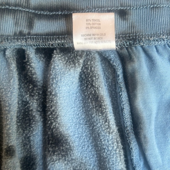 Feat Clothing women shorts in sweatshirt material | large | “Volt” blue tie-dye - Picture 8 of 8